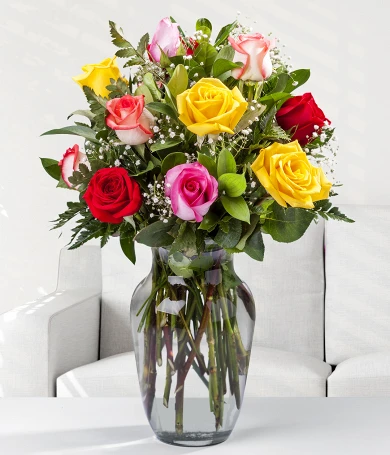 12 Rosas Surtidas en Florero